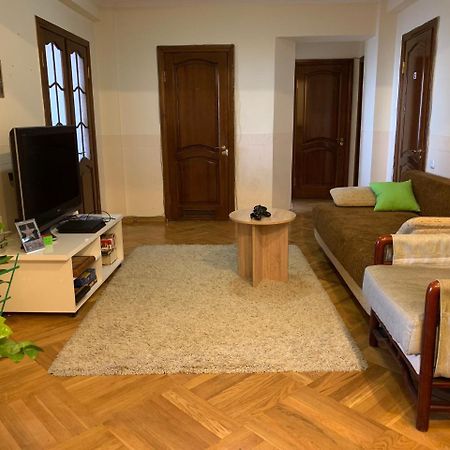 A Pousada West Point Capsule Almaty Exterior foto