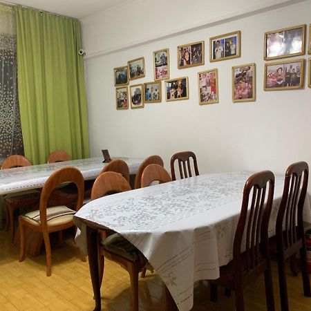 A Pousada West Point Capsule Almaty Exterior foto